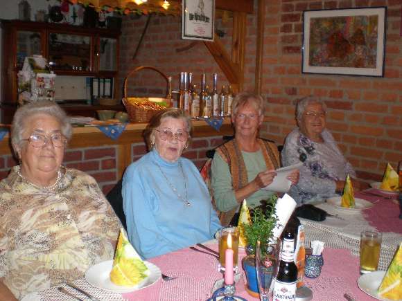 Restaurantbesuch bei einem Ausflug unserer Seniorenresidenz Großziethen